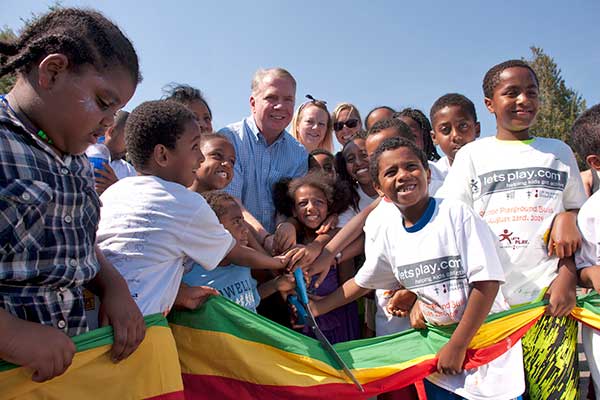 seattle mayor Ed Murray with Ethiopian children